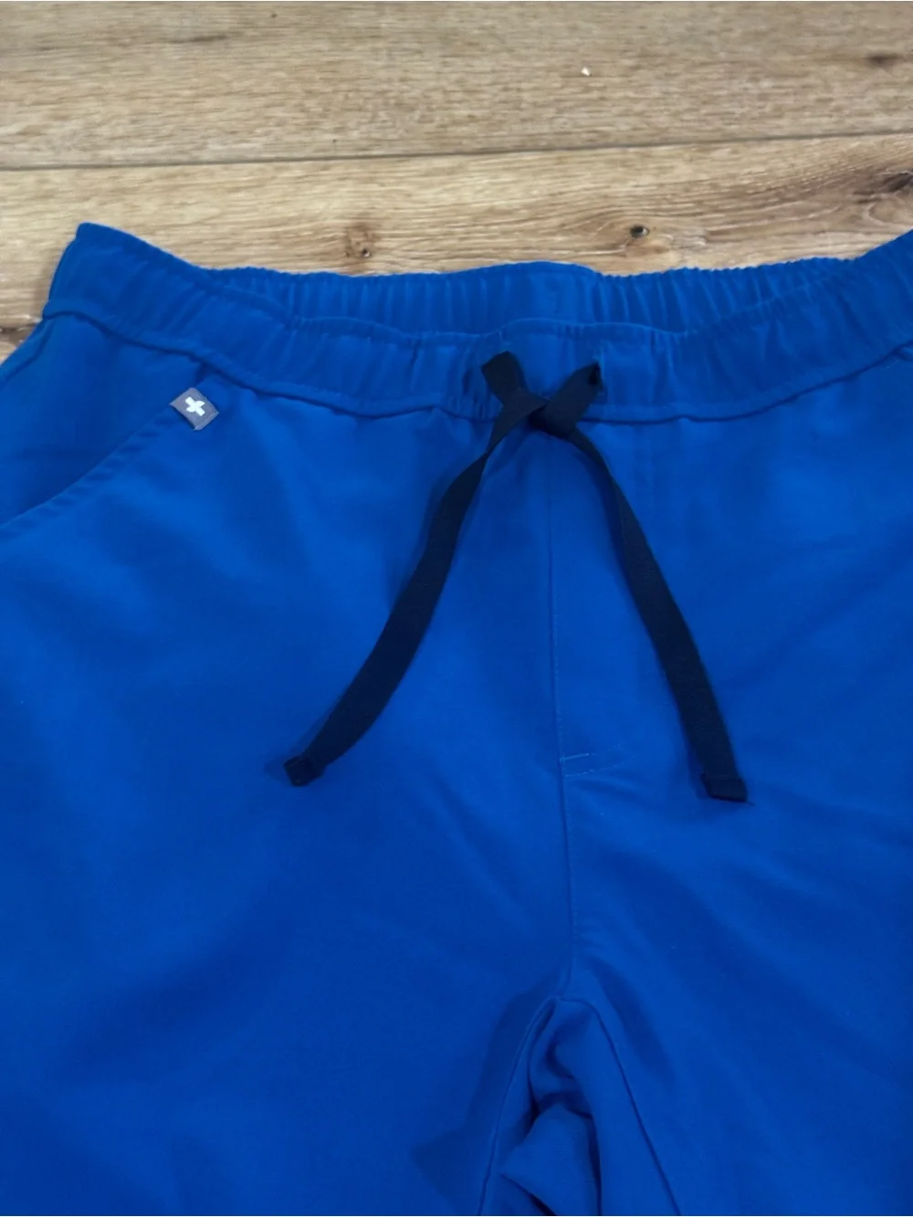 Men's FIGS royal blue jogger scrub pants, elastic waistband multiple pockets, M.